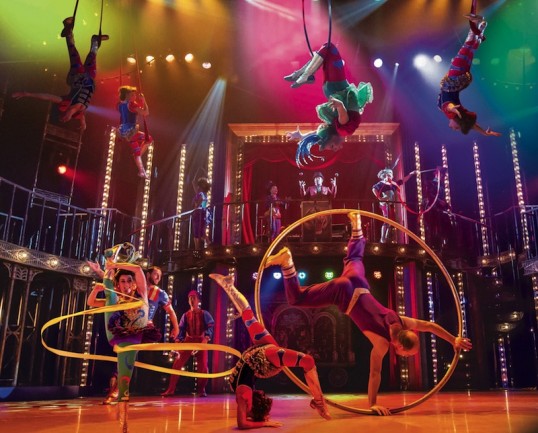 Barnum company.  Photo: Johan Persson