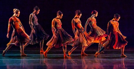 Groupo Corpo in Sem Mim. Photo Sharen Bradford