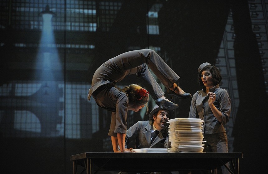 Cirque Eloize Cirkopolis Contortion