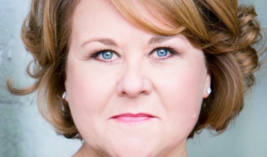 Wendi Peters will play Queen of Hearts in the 2017 tour of Wonderland.