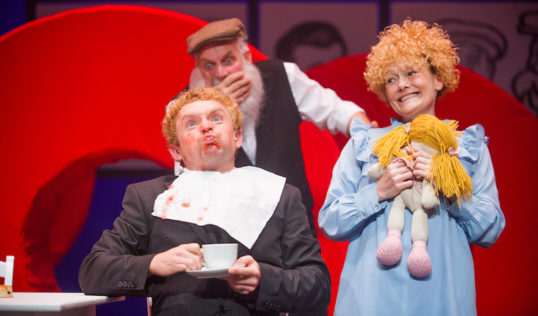 meenister-kevin-lennon-granpaw-kern-falconer-bairn-maureen-carr-photo-tommy-ga-ken-wan