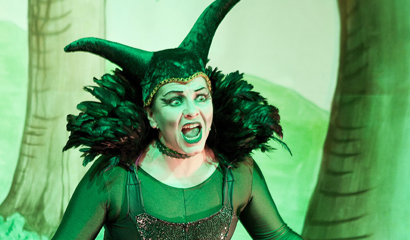 Julie Coombe as Mordena