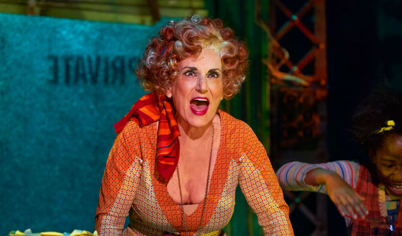 Lesley Joseph in Annie (3)