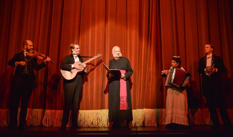 Roy Hudd (centre) pic Robert Day