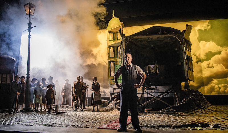 liam-brennan-as-inspector-goole-and-the-cast-of-an-inspector-calls-tour-photo-tristam-kenton
