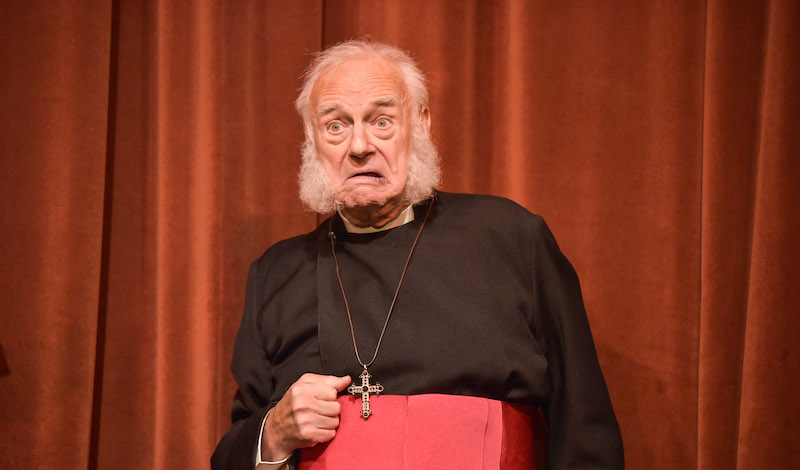 roy-hudd-as-reverend-daubney-photo-by-robert-day
